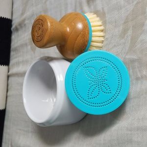 The Honest Co. Kitchen foaming bamboo brush with ceramic base